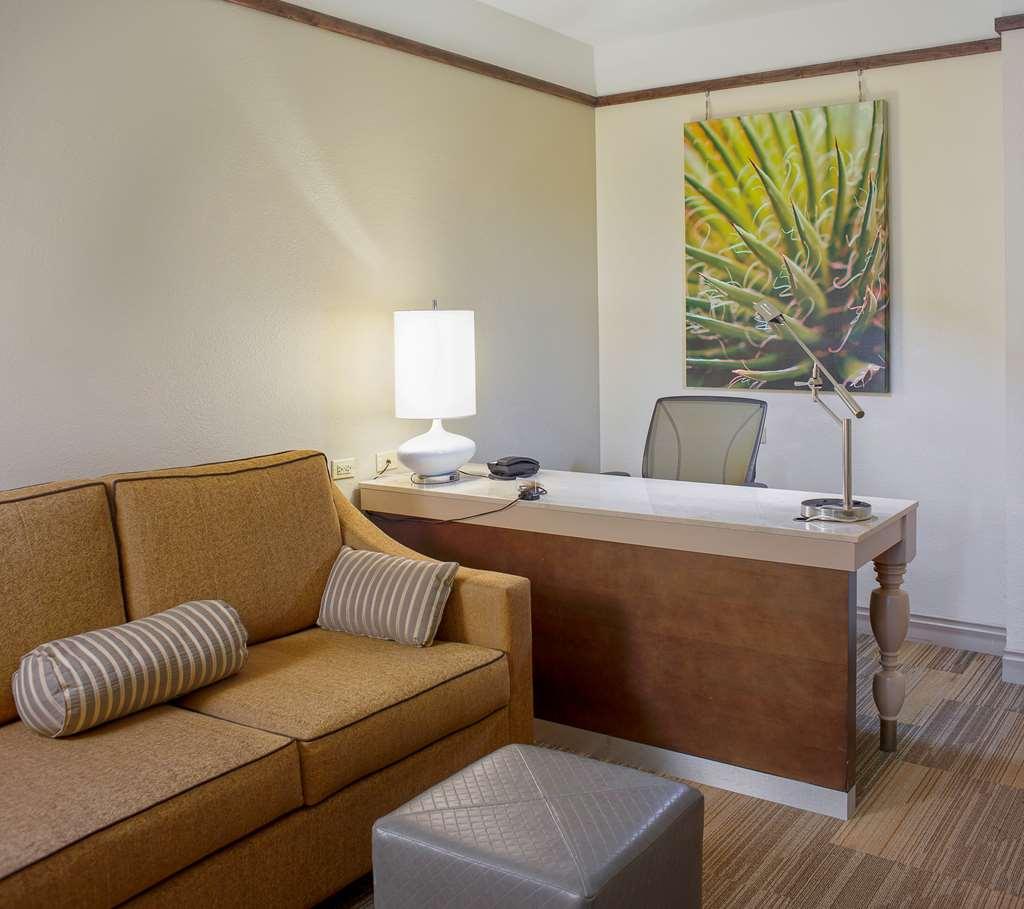 Hilton Garden Inn Bentonville Rogers Room photo